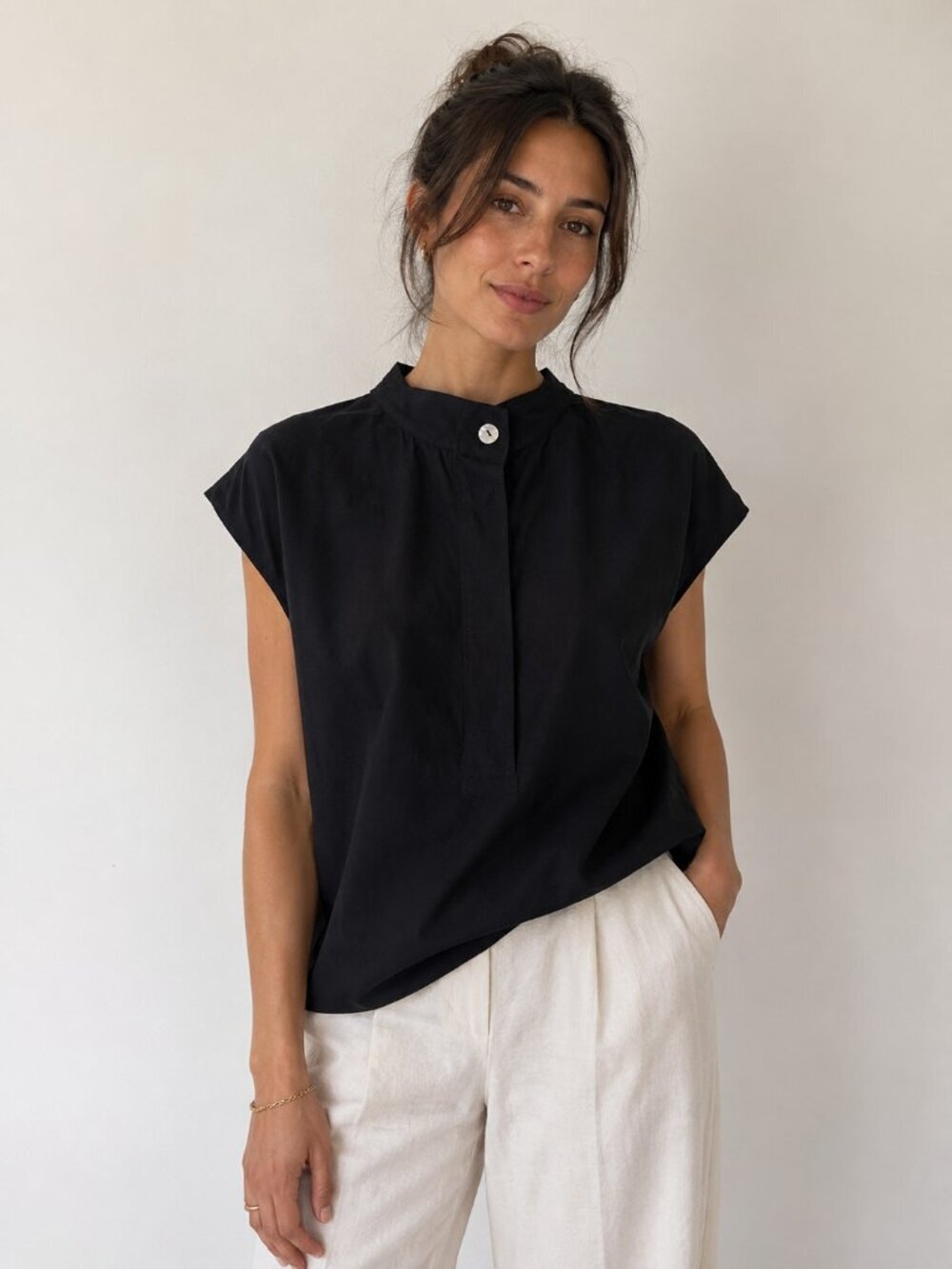 Vince Silk Blend Black Short Sleeve Top L